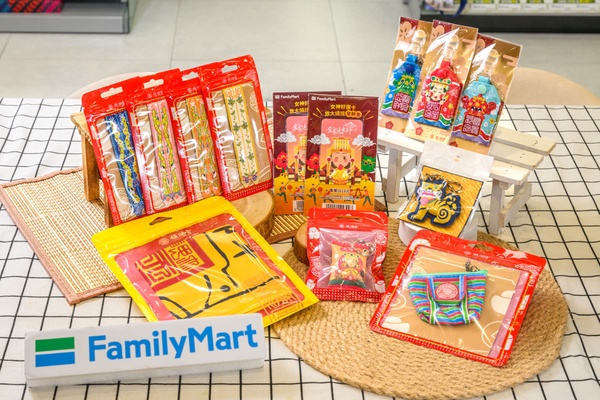 全家優惠!全家推「女神好運卡」送888發財金,咖啡、私品茶6折優惠,再推35款獨家周邊
