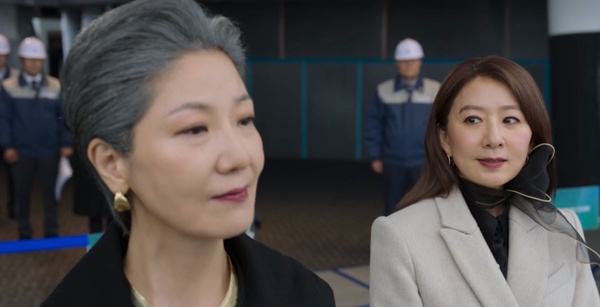 《造后者》演員「超意外年齡差」!金喜愛&會長差不到1歲,文素利竟比戲裡老公大10歲
