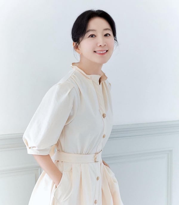 「追星成功」韓劇演員！《造后者》金喜愛是孫錫久迷妹，朴寶劍差點引發李孝利家庭革命