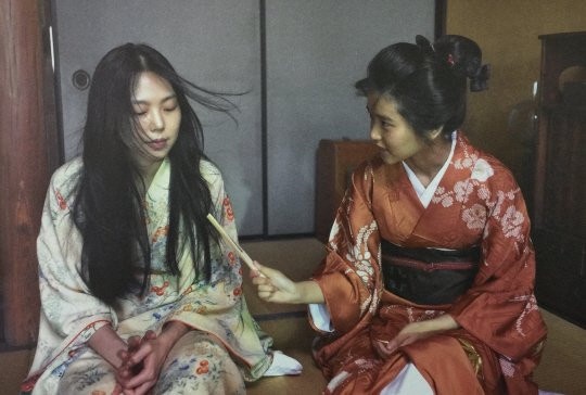 「追星成功」韓劇演員！《造后者》金喜愛是孫錫久迷妹，朴寶劍差點引發李孝利家庭革命