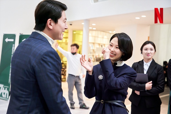 Netflix韓劇《造后者》幕後秘密!原本不是金喜愛&文素利要演?是《金三順》金宣兒和她