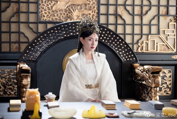 10位陸劇女星「同齡不同命」！白鹿被于正捧在手心，陳瑤是棄子，邢菲被趙露思彎道超車