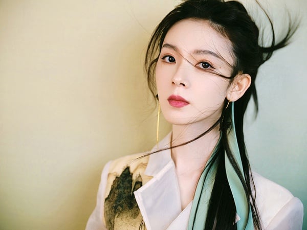 10位陸劇女星「同齡不同命」！白鹿被于正捧在手心，陳瑤是棄子，邢菲被趙露思彎道超車
