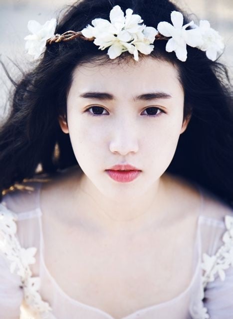 「一張照片美出圈」陸劇女星!陳都靈憑素顏證件照拿下《左耳》,趙露思國中就美到出名