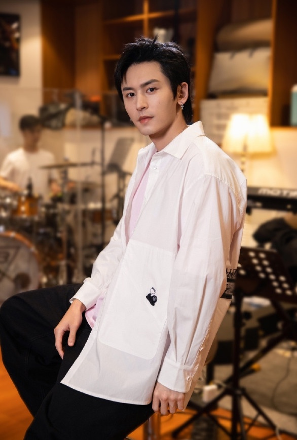 9位「被演戲耽誤的歌手」!《長月燼明》羅雲熙其實很會唱,他銷量破2500萬創世界紀錄