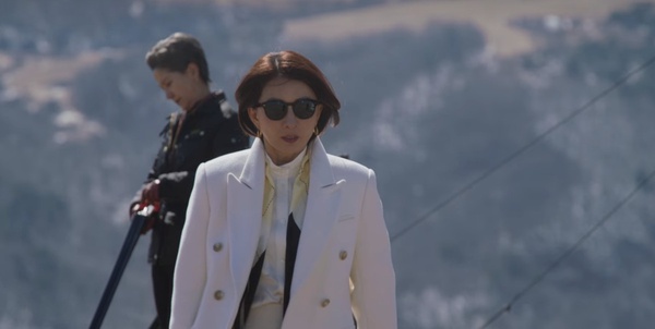 Netflix《造后者》劇情「隱藏細節」!劇名暗示打破性別,「圍巾」象徵導禧被繫上項圈