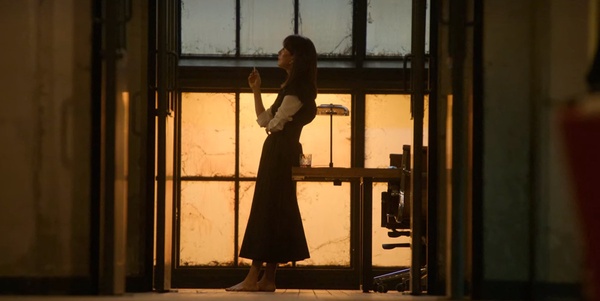 Netflix《造后者》劇情「隱藏細節」!劇名暗示打破性別,「圍巾」象徵導禧被繫上項圈