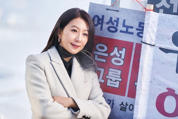 Netflix《造后者》劇情「隱藏細節」!劇名暗示打破性別,「圍巾」象徵導禧被繫上項圈