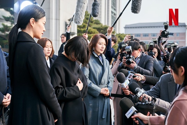 Netflix《造后者》劇情「隱藏細節」!劇名暗示打破性別,「圍巾」象徵導禧被繫上項圈