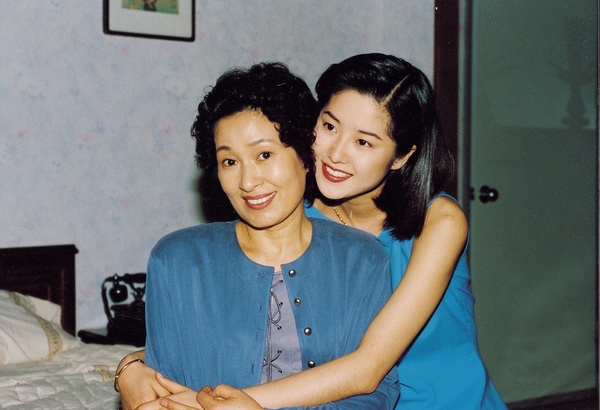 50代頂級女演員「年輕舊照」!金喜愛超美,李英愛和《大長今》零差別,她越活越年輕