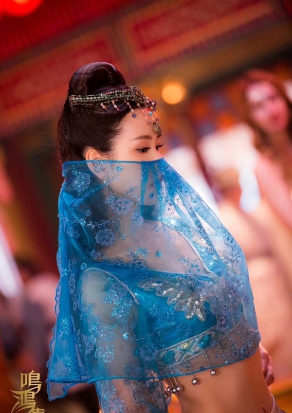 古裝劇9位「藍色面紗」美人!白鹿&趙露思誰更媚?趙麗穎冷豔,熱巴遮臉還是頂級大美人