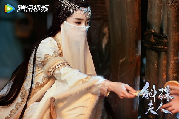 古裝劇9位「藍色面紗」美人!白鹿&趙露思誰更媚?趙麗穎冷豔,熱巴遮臉還是頂級大美人