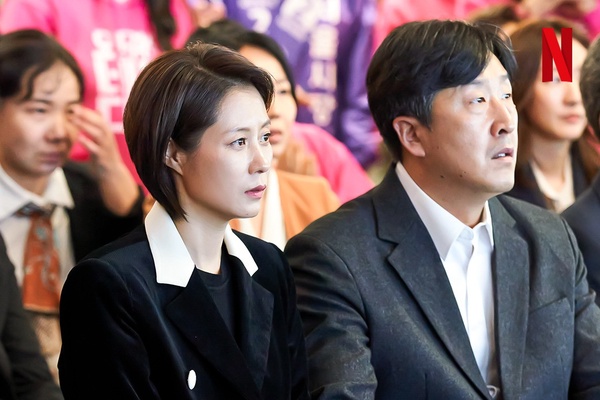 Netflix《造后者》6個女性敘事細節！女人不再是圍繞男人的配角，用「穿著」來攻防很妙