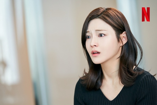 Netflix《造后者》6個女性敘事細節！女人不再是圍繞男人的配角，用「穿著」來攻防很妙