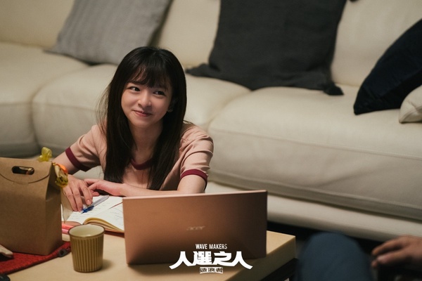 《人選之人》劇情彩蛋解析!五年級心痛告白伏筆埋2年,亞靜名字藏玄機、KTV成劇情關鍵