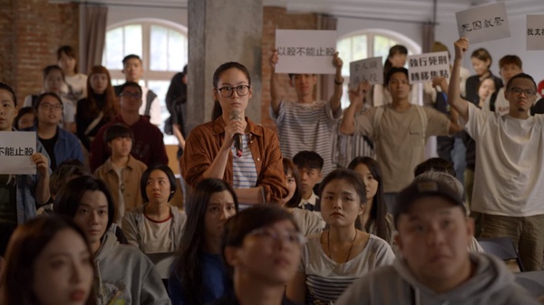 《人選之人》8個寫實細節!一點風吹草動PTT就吵翻,選黨不選人、只選好看的,太真實了