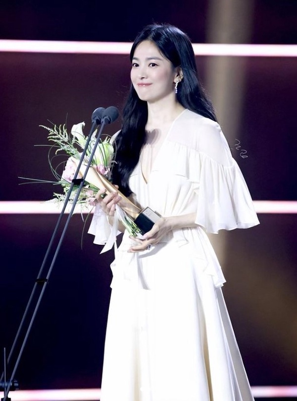 Yahoo四月戲劇口碑TOP10!《長月燼明》第四,《黑暗榮耀》持續霸榜,冠軍是台劇之光!