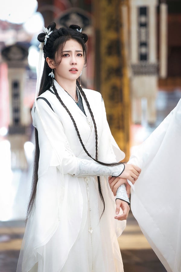 白鹿20個古裝造型!《長月燼明》靈動,《周生如故》溫婉,和趙露思同款醜瀏海誰贏了?
