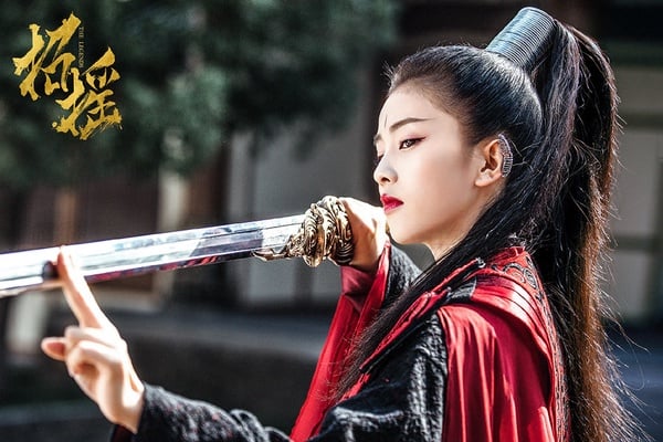 白鹿20個古裝造型!《長月燼明》靈動,《周生如故》溫婉,和趙露思同款醜瀏海誰贏了?