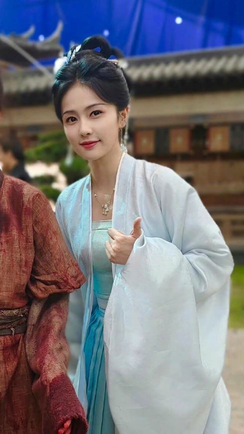 白鹿20個古裝造型！《長月燼明》靈動，《周生如故》溫婉，和趙露思同款醜瀏海誰贏了？