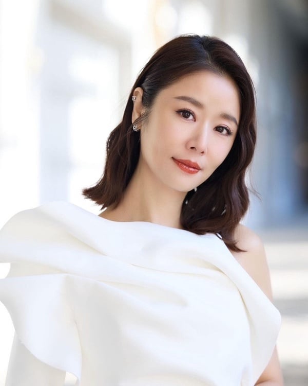 40+女星凍齡秘訣特搜！梁詠琪、林志玲抗老保養密技公開，李心潔還靠這招養出少女顏