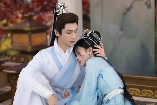《長月燼明》羅雲熙根本女神收割機!白鹿、譚松韻都公開讚賞他,楊紫更是直誇「暖男」