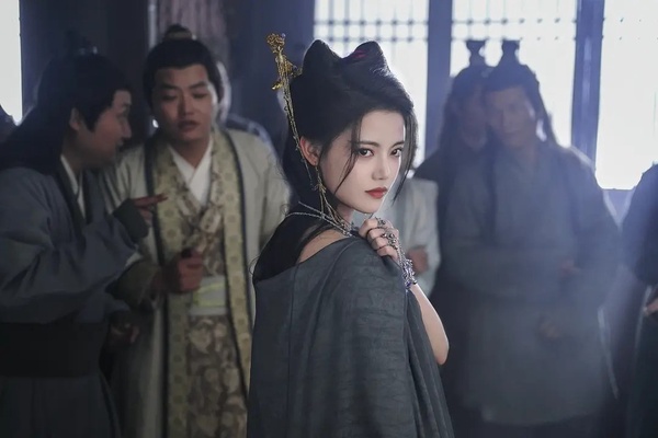 《長月燼明》羅雲熙根本女神收割機!白鹿、譚松韻都公開讚賞他,楊紫更是直誇「暖男」