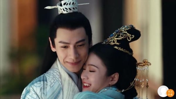 《長月燼明》羅雲熙根本女神收割機!白鹿、譚松韻都公開讚賞他,楊紫更是直誇「暖男」