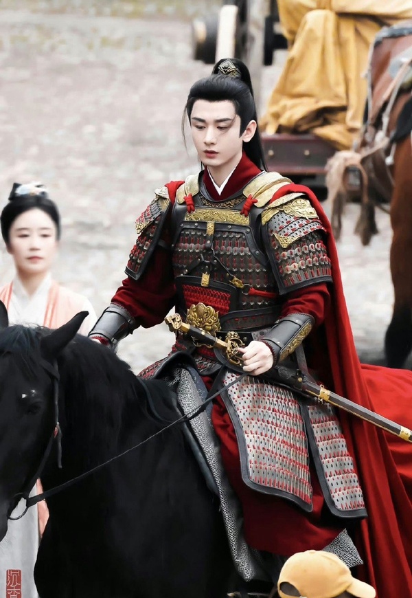 8位陸劇男神最新「古裝角色」！楊洋要演平凡普男，羅雲熙演捕快，肖戰新女主被狂吐嘈