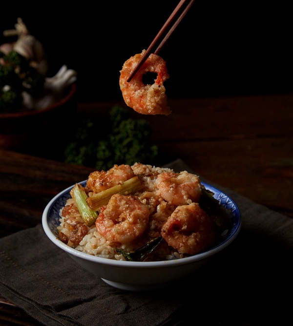 台北新開幕火鍋!萬客什鍋長安東店蝦仁飯、燒麻糬冰必吃,整塊牛排下鍋「這家」嚐鮮