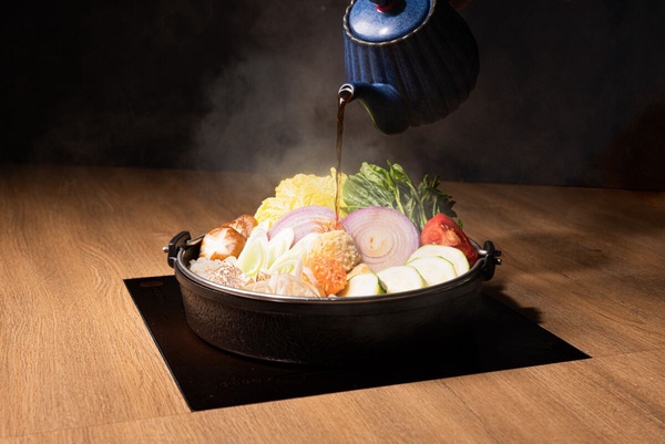 台北新開幕火鍋!萬客什鍋長安東店蝦仁飯、燒麻糬冰必吃,整塊牛排下鍋「這家」嚐鮮