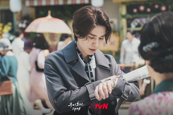 《九尾狐傳1938》首播收視贏第1季!金素妍火速求婚李棟旭,劇情輕鬆,沒看第1季也能追