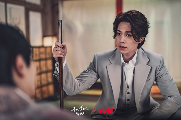 《九尾狐傳1938》首播收視贏第1季!金素妍火速求婚李棟旭,劇情輕鬆,沒看第1季也能追