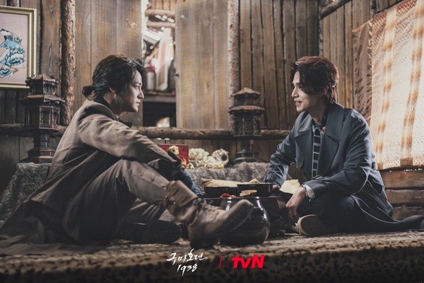 《九尾狐傳1938》首播收視贏第1季!金素妍火速求婚李棟旭,劇情輕鬆,沒看第1季也能追