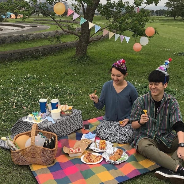 台北野餐地點推薦！台北不只大安森林可野餐，圓山舊兒童樂園、華山文創也是野餐首選