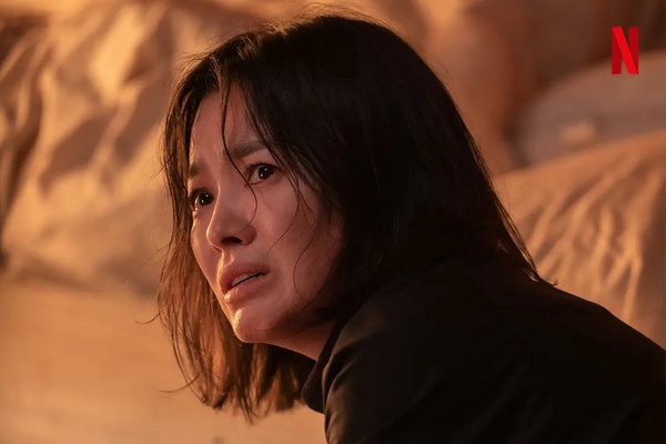 韓網網議韓劇女神「人生角色」!宋慧喬《黑暗榮耀》最驚艷,朴恩斌沒爭議,IU是這部!