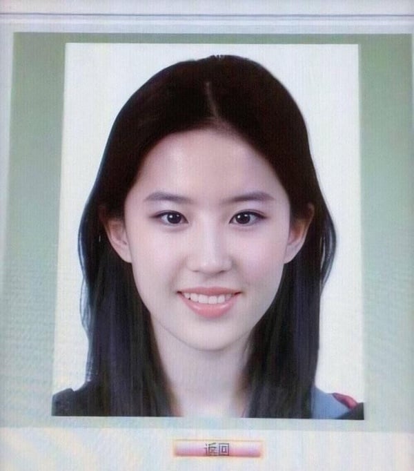 10位陸劇女星「證件照」!《護心》周也美到上熱搜,趙露思、熱巴沒變,趙麗穎差最多