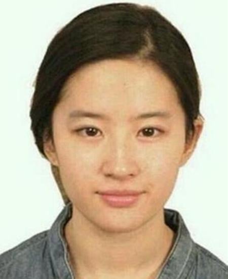 10位陸劇女星「證件照」!《護心》周也美到上熱搜,趙露思、熱巴沒變,趙麗穎差最多