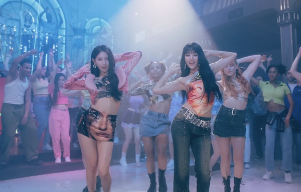 夏日美式辣妹風穿搭:Queencard-(G)I-DLE