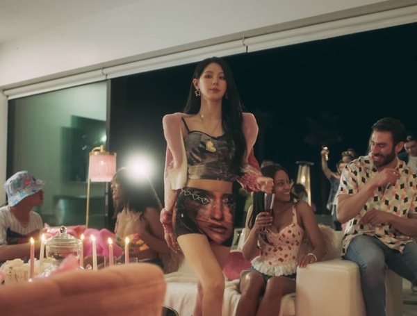 夏日美式辣妹風穿搭:Queencard-(G)I-DLE