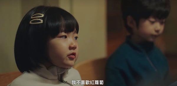 《壞媽媽》劇情隱藏細節！處處有「黃色」物件，強豪一家都不吃紅蘿蔔，畫面色調有玄機