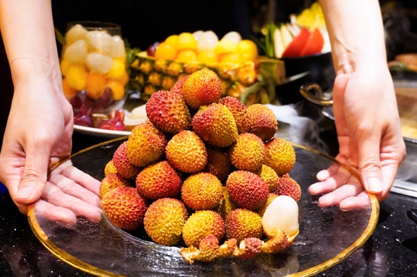 吃到飽「對身分證」享優惠！馬辣「爆汁玉荷包」快閃吃到飽，再享大蛤蜊吃到飽優惠