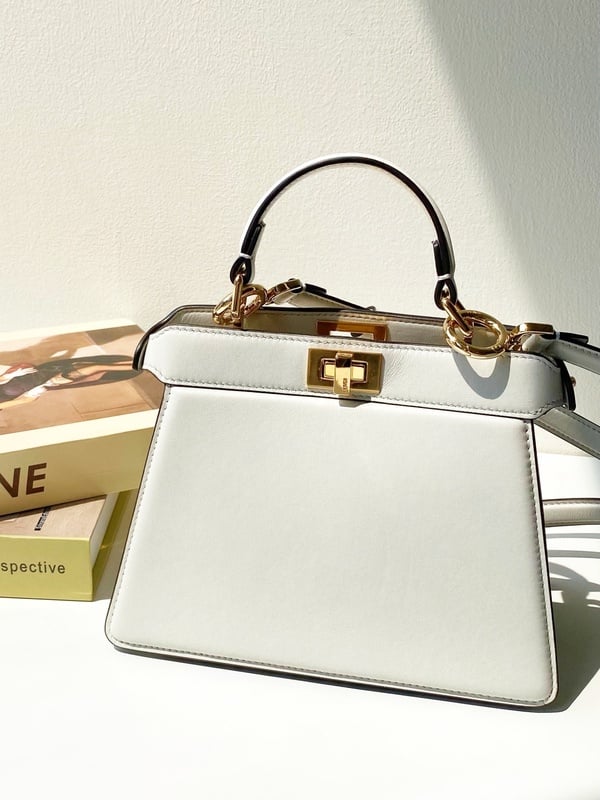 【編輯推薦】2023復古手提包推薦!Gucci、FENDI奶白色絕美,miu miu款Y2K少女感超嫩