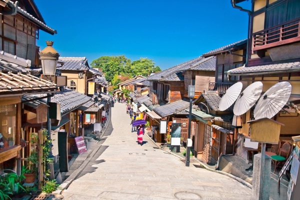 2024京都必訪景點！夏日限定「川床流水麵」、藍瓶京都店，頂樓酒吧一眼盡收鴨川夜景