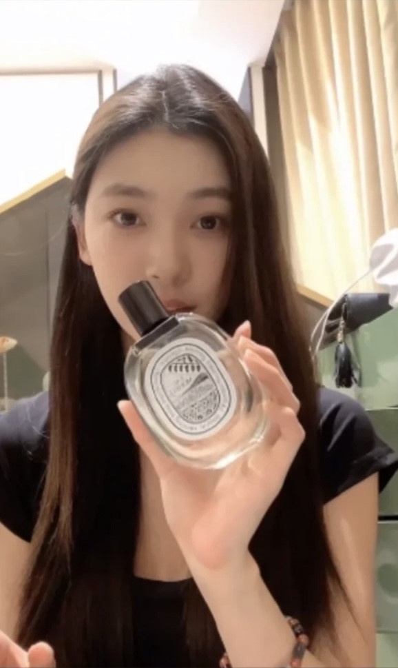 純欲女神易夢玲的好物分享,平價眼影盤、還有這款Diptyque香水!