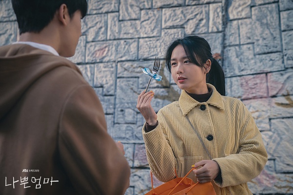 《壞媽媽》6個劇情隱喻!被關的「豬」象徵強豪,黃色代表幸福,這幕暗示強豪拋棄媽媽