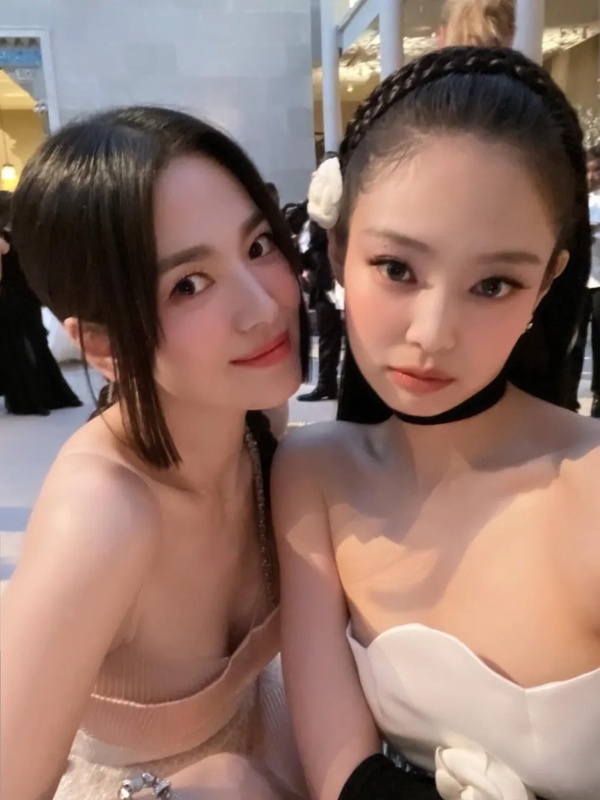 7組「頂級韓星」夢幻同框!宋慧喬&車銀優畫面太美好,朴寶劍&金泰亨&Lisa顏值難分高下