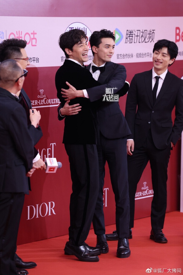 14位陸劇明星紅毯未修vs.精修！倪妮美翻，迪麗熱巴好看，吳磊帥氣，周也&amp;amp;陳都靈被吐槽