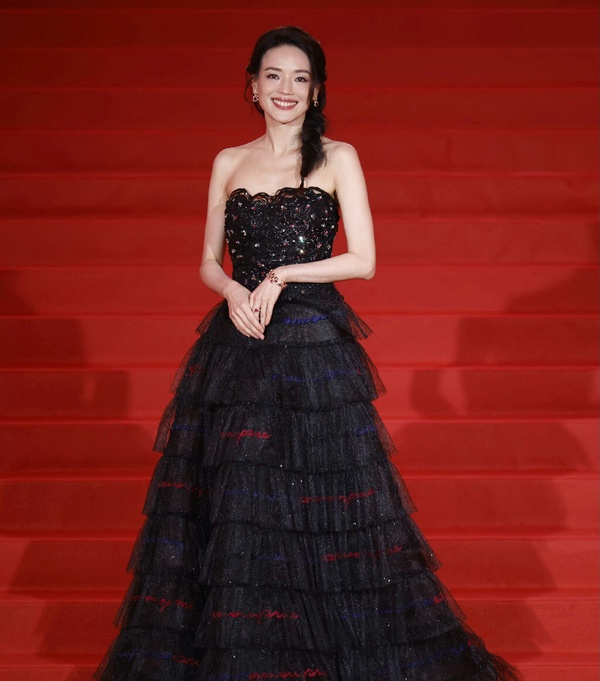 14位陸劇明星紅毯未修vs.精修！倪妮美翻，迪麗熱巴好看，吳磊帥氣，周也&amp;amp;陳都靈被吐槽