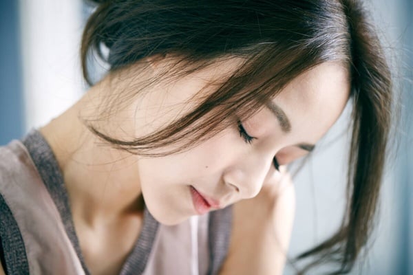 2023膠原蛋白推薦!搭配維他命C更有效,即早保養維持少女肌